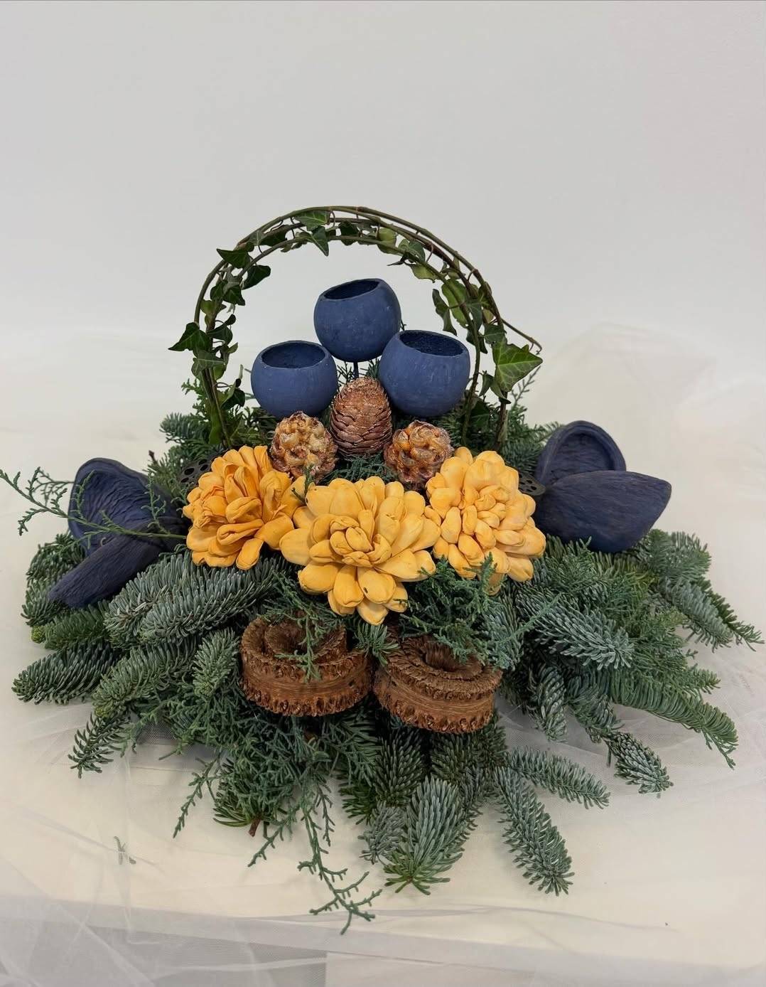 Modro-oranžna ikebana